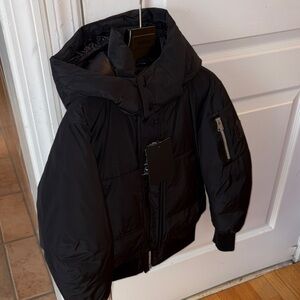 Mackage koda Black Puffer Jacket with Hood
Kids.